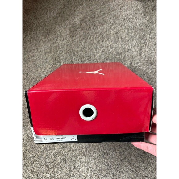 Nike Air Jordan 3 Retro Vogue University Red Anna Wintour Size 8 Women's - Picture 12 of 14